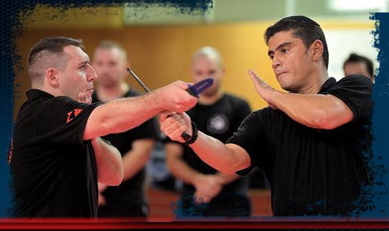 Aaron Elbaze en démonstration OIS Krav Maga